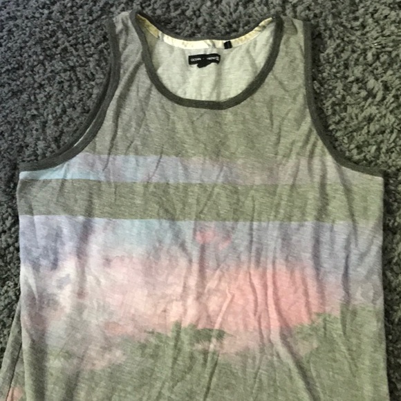 Tank tops - Picture 4 of 8